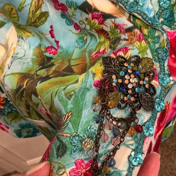 Alberto Makali silky vibrant floral blazer with stone embellishment closure - Picture 14 of 15